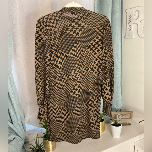 Long Sleeve Geometric Shirt Dress - Picture 3 of 4